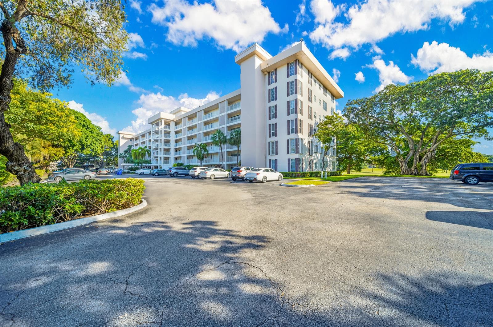 2901 S Palm Aire Drive # 609, Pompano Beach FL 33069 - Pompano Beach, FL - Photo 1