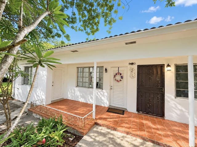 1120 NE 115th St, Biscayne Park FL 33161 - Biscayne Park, FL - Photo 2