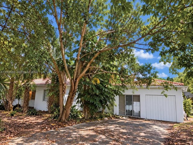1120 NE 115th St, Biscayne Park FL 33161 - Biscayne Park, FL - Photo 3
