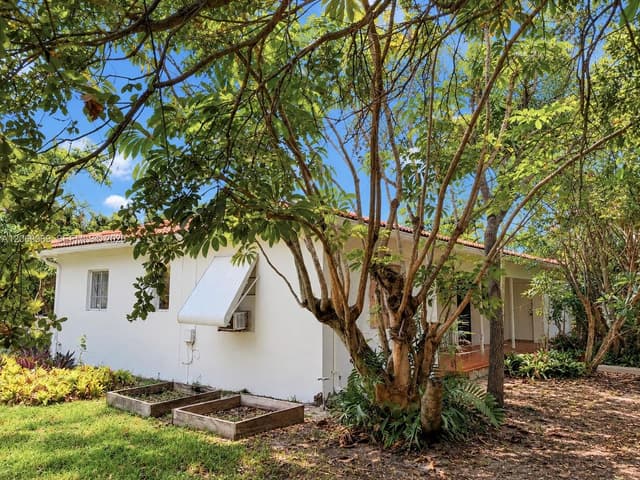 1120 NE 115th St, Biscayne Park FL 33161 - Biscayne Park, FL - Photo 5