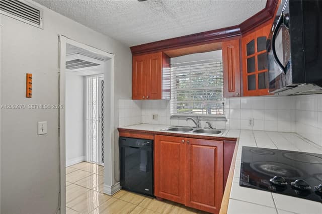 661 N University Dr # 103, Pembroke Pines FL 33024 - Pembroke Pines, FL - Photo 4