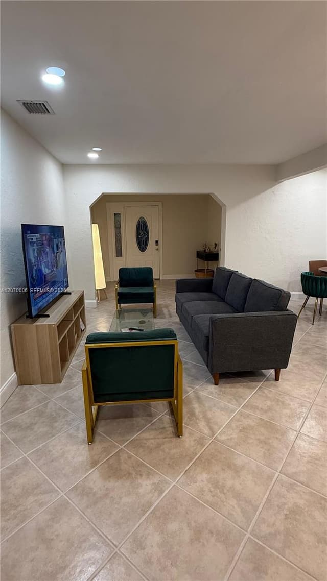1931 Mayo St, Hollywood FL 33020 - Hollywood, FL - Photo 5