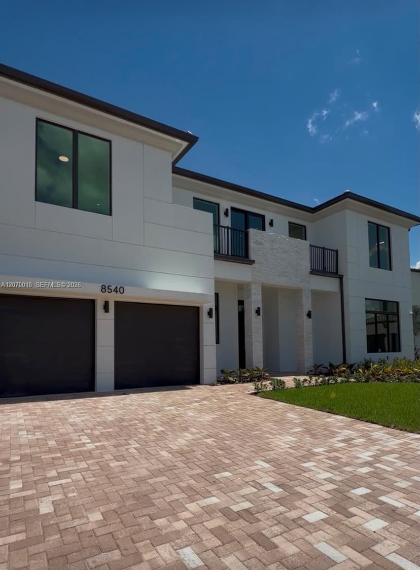 16203 NW 84th Pl, Miami Lakes FL 33016