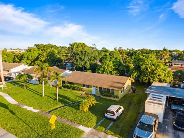 4786 Pine Cone Lane, West Palm Beach FL 33417 - West Palm Beach, FL - Photo 2