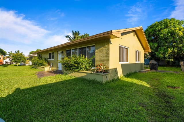 4786 Pine Cone Lane, West Palm Beach FL 33417 - West Palm Beach, FL - Photo 4
