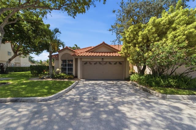 10852 Cypress Glen Dr, Coral Springs FL 33071 - Coral Springs, FL - Photo 2