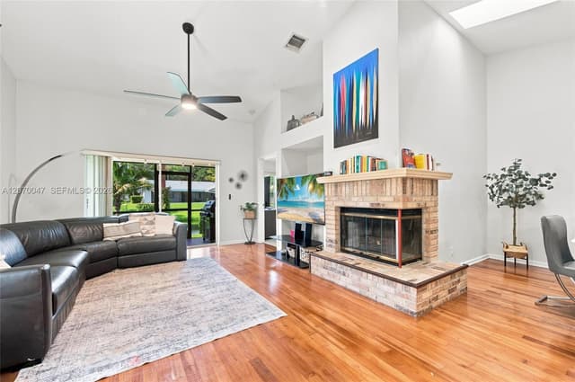 10852 Cypress Glen Dr, Coral Springs FL 33071 - Coral Springs, FL - Photo 7