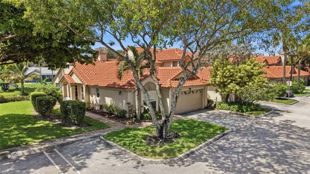 10852 Cypress Glen Dr, Coral Springs FL 33071 - Coral Springs, FL - Photo 3