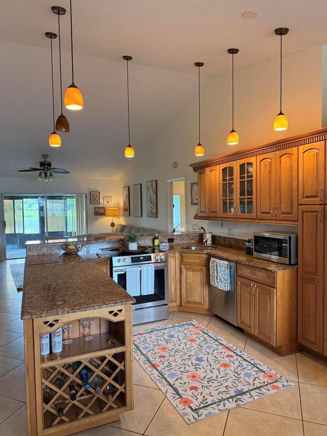 8499 Lakepoint Court, Lake Worth FL 33467 - Lake Worth, FL - Photo 2