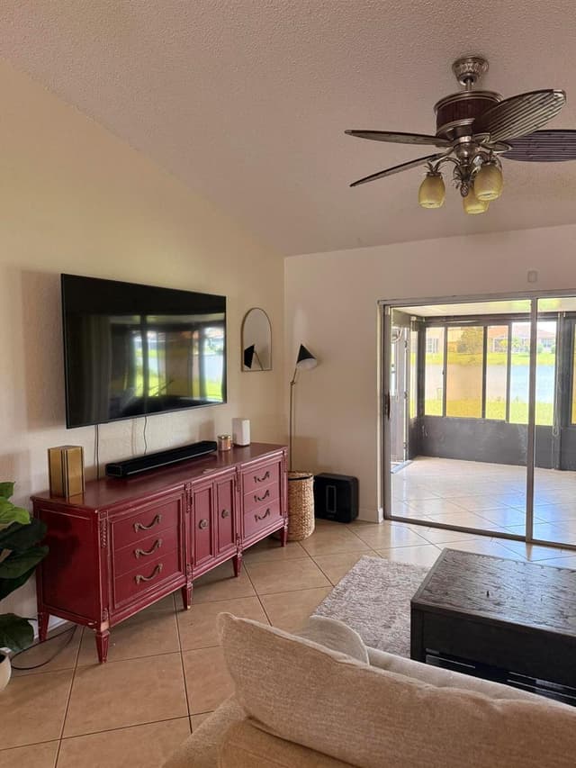 8499 Lakepoint Court, Lake Worth FL 33467 - Lake Worth, FL - Photo 5