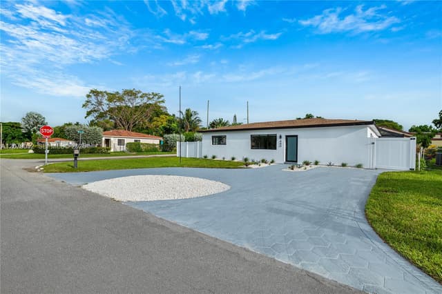 480 NE 109th St, Miami FL 33161 - Miami, FL - Photo 2