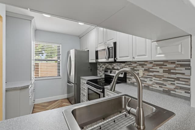 10927 NW 29TH Court, Sunrise FL 33322 - Sunrise, FL - Photo 2