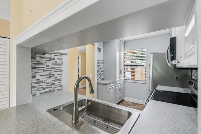 10927 NW 29TH Court, Sunrise FL 33322 - Sunrise, FL - Photo 3