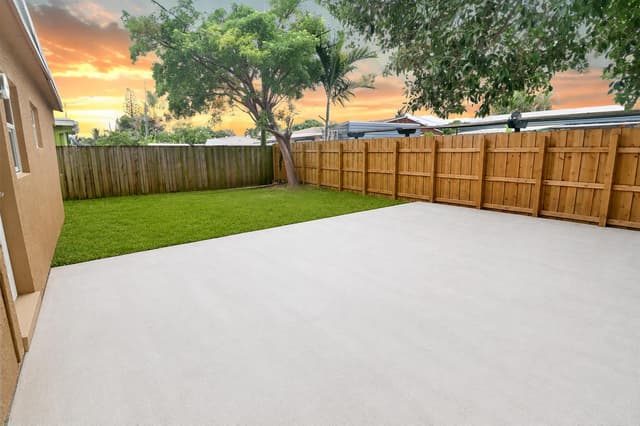 5249 NE 4TH Terrace, Oakland Park FL 33334 - Oakland Park, FL - Photo 2