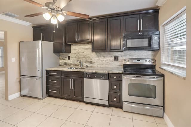 5249 NE 4TH Terrace, Oakland Park FL 33334 - Oakland Park, FL - Photo 7