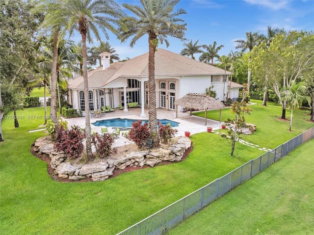 3828 Pine Lake Dr, Weston FL 33332 - Weston, FL - Photo 3