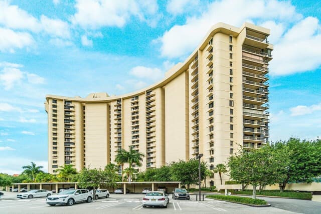2450 PRESIDENTIAL Way # 1606, West Palm Beach FL 33401 - West Palm Beach, FL - Photo 2