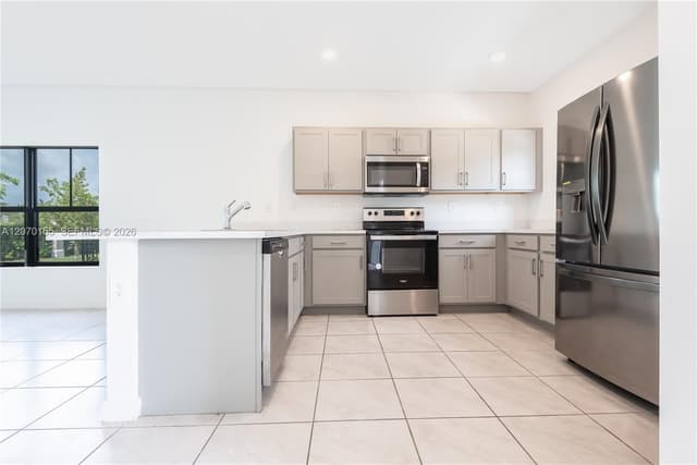 302 NE 1st Dr # 302, Florida City FL 33034 - Florida City, FL - Photo 2