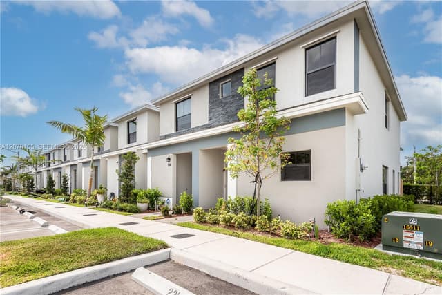 302 NE 1st Dr # 302, Florida City FL 33034 - Florida City, FL - Photo 7