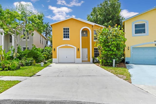 4268 Pine Hollow Circle, FL 33463 - Photo 2