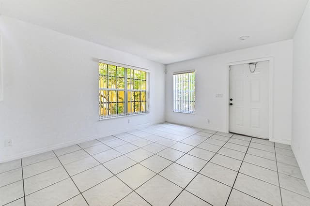 4268 Pine Hollow Circle, FL 33463 - Photo 6