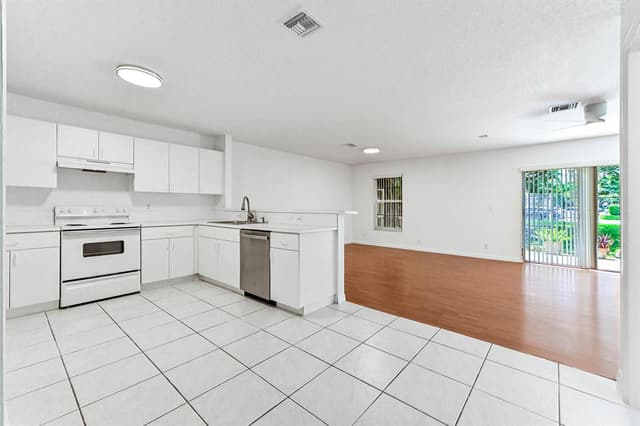 4268 Pine Hollow Circle, FL 33463 - Photo 7