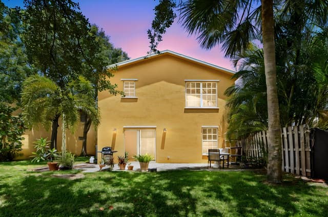 4268 Pine Hollow Circle, FL 33463 - Photo 3