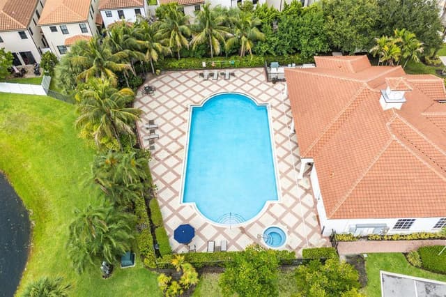 4414 HEMLOCK Drive, Riviera Beach FL 33410 - Riviera Beach, FL - Photo 4