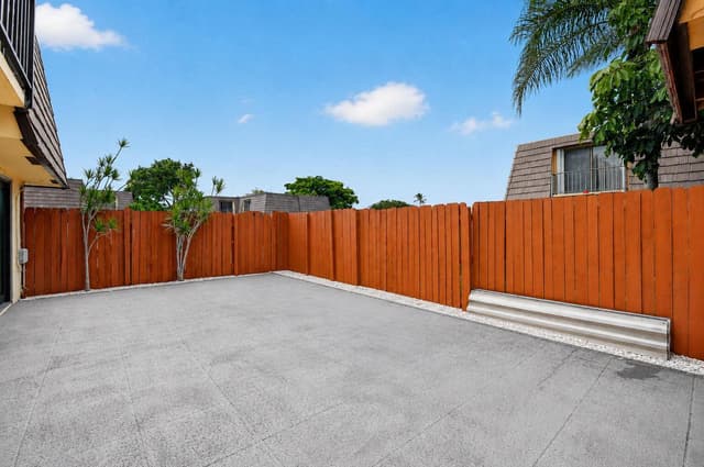 744 SPRINGDALE Circle, Palm Springs FL 33461 - Palm Springs, FL - Photo 5