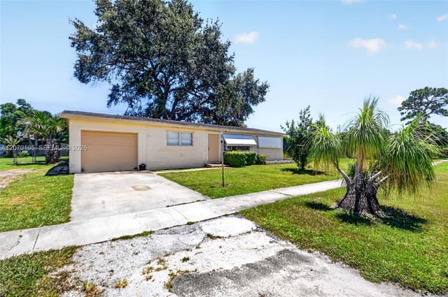 1572 Woodland Ave, West Palm Beach FL 33415 - West Palm Beach, FL - Photo 2