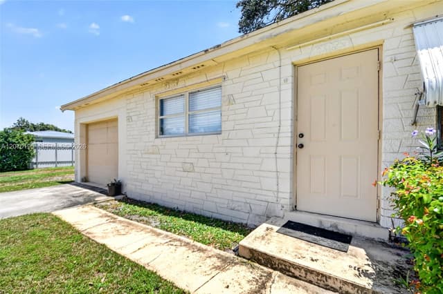 1572 Woodland Ave, West Palm Beach FL 33415 - West Palm Beach, FL - Photo 3