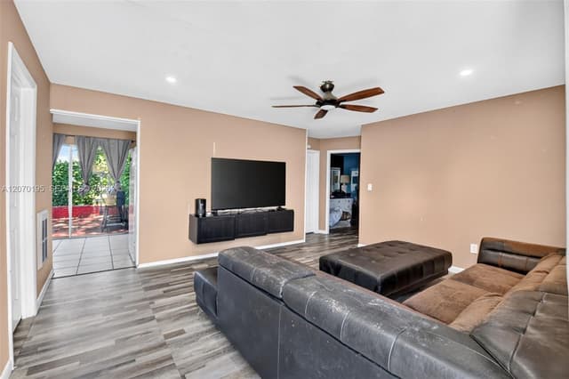 1572 Woodland Ave, West Palm Beach FL 33415 - West Palm Beach, FL - Photo 4