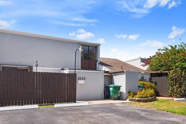 2524 SW 122nd Ct, Miami FL 33175 - Miami, FL - Photo 3