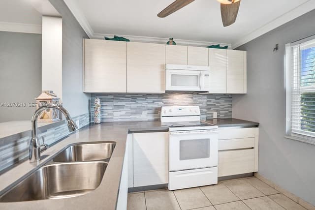 325 SE 11th Ter # 107, Dania Beach FL 33004 - Dania Beach, FL - Photo 3