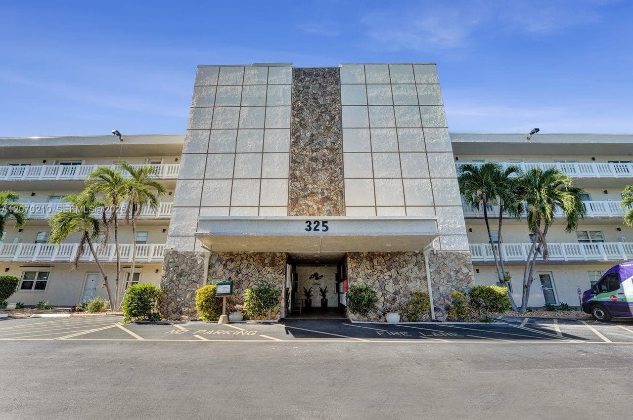 325 SE 11th Ter # 107, Dania Beach FL 33004 - Dania Beach, FL - Photo 1