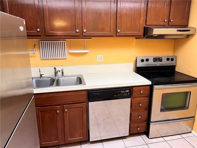 3690 Inverrary Drive # 2c, Lauderhill FL 33319 - Lauderhill, FL - Photo 5
