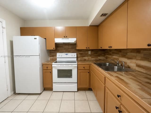 3600 NW 21st St # 313, Lauderdale Lakes FL 33311 - Lauderdale Lakes, FL - Photo 2