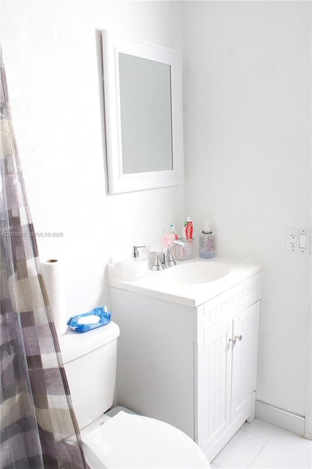2732 W 68th Pl, Hialeah FL 33016 - Hialeah, FL - Photo 6