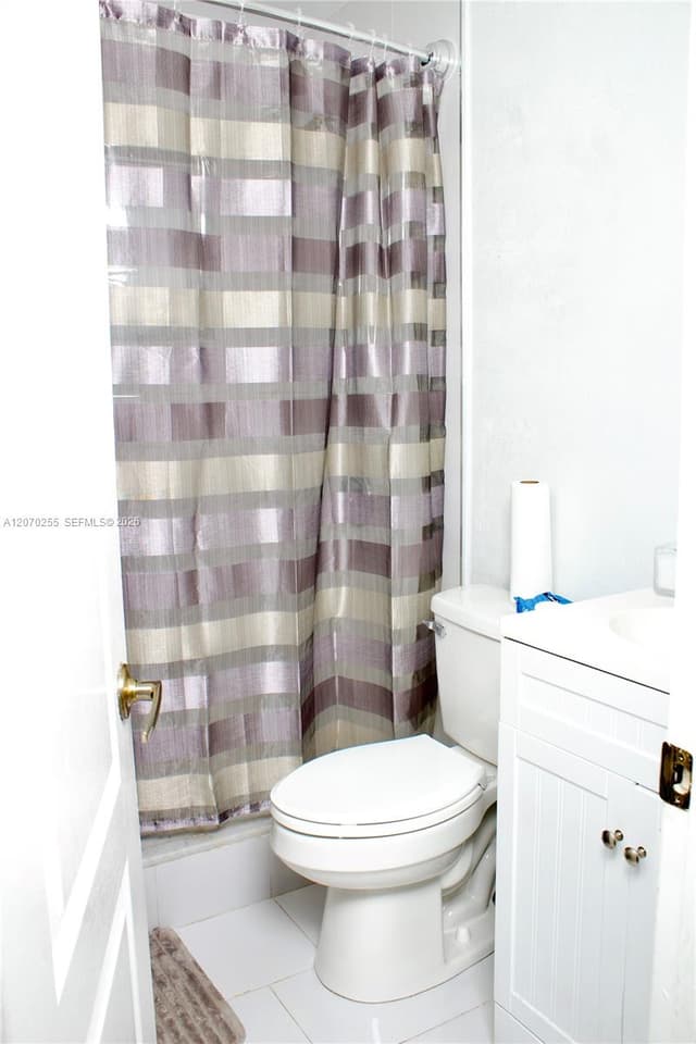 2732 W 68th Pl, Hialeah FL 33016 - Hialeah, FL - Photo 4