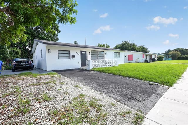 5845 ARTHUR Street, Hollywood FL 33021 - Hollywood, FL - Photo 2