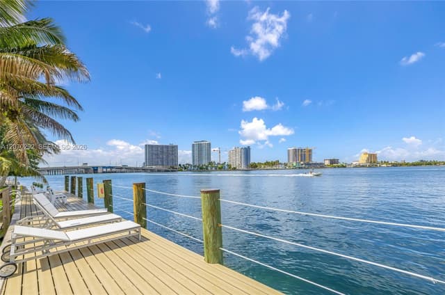 2250 Bay Dr # 7, Miami Beach FL 33141 - Miami Beach, FL - Photo 2