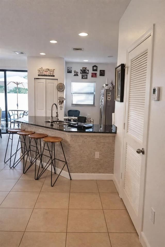 426 NE 194th Ter, Miami FL 33179 - Miami, FL - Photo 4