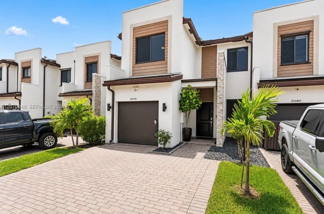 20576 NE 5th Pl, Miami FL 33179 - Miami, FL - Photo 2