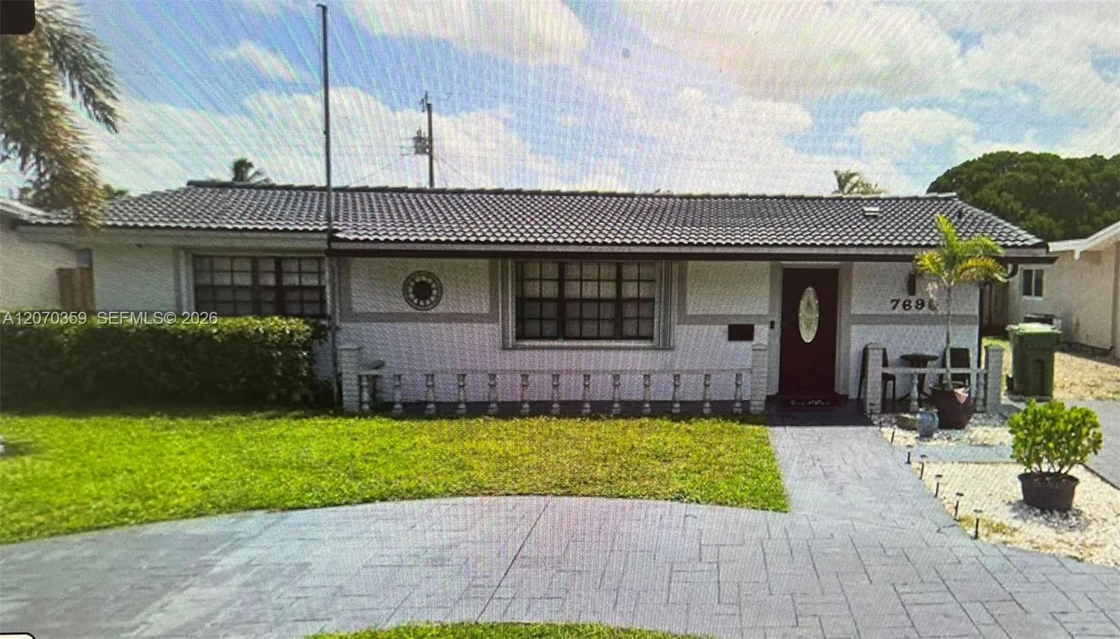 7690 NW 16th Ct, Pembroke Pines FL 33024 - Pembroke Pines, FL - Photo 1