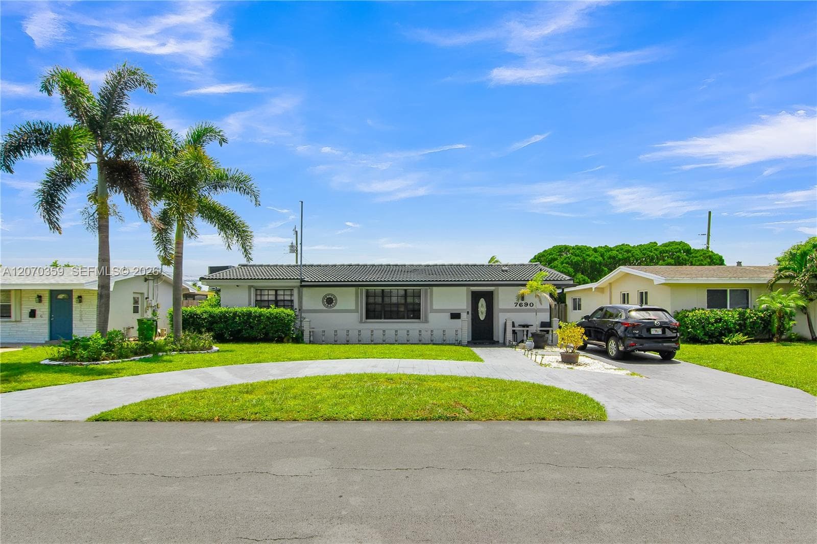 7690 NW 16th Ct, Pembroke Pines FL 33024