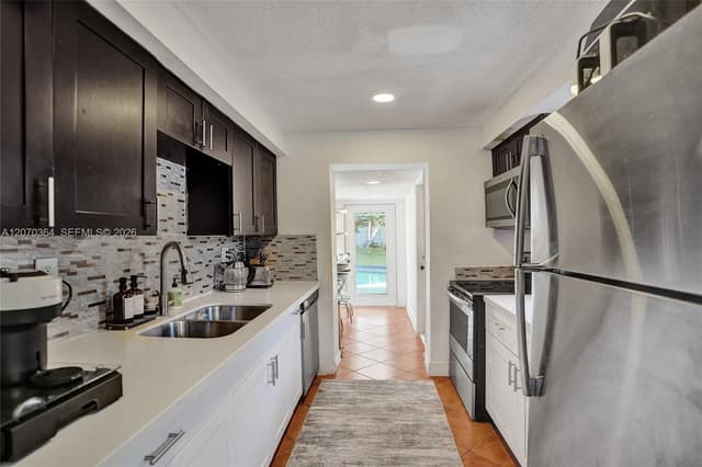 1022 NE 34th Ct, Oakland Park FL 33334 - Oakland Park, FL - Photo 6