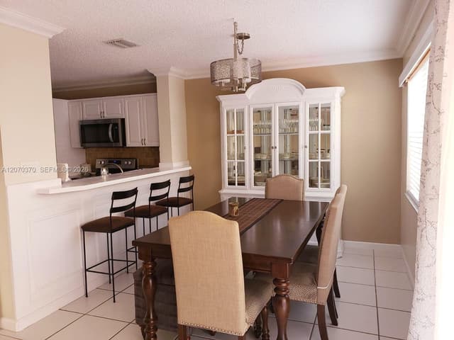 223 SW Maple Ter, Davie FL 33325 - Davie, FL - Photo 3