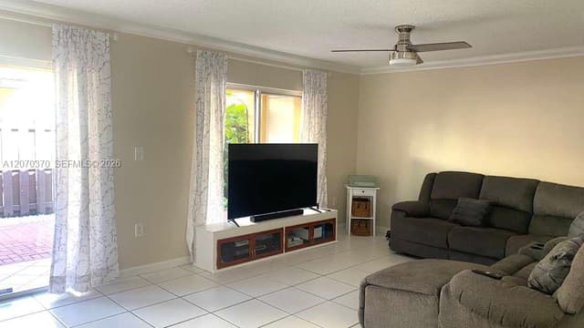 223 SW Maple Ter, Davie FL 33325 - Davie, FL - Photo 5