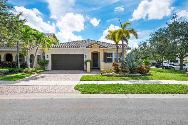 8361 NW 120TH Way, Parkland FL 33076 - Parkland, FL - Photo 2