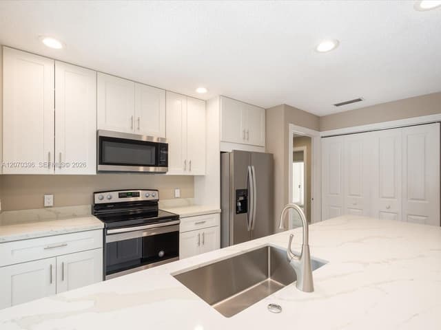 1404 Silverleaf Oak Ct, Palm Beach Gardens FL 33410 - Palm Beach Gardens, FL - Photo 2